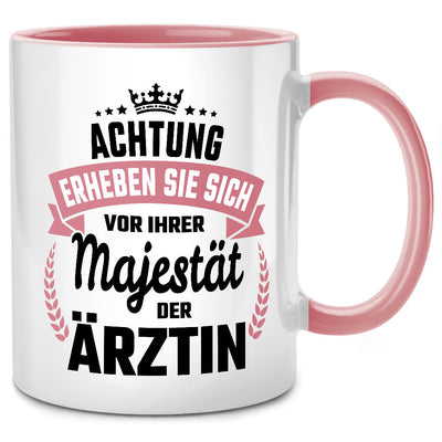 Achtung erheben Sie sich vor Ihrer Majestät der Ärztin - lustige Tasse mit Spruch als Geschenk für eine Ärztin, Pinke Tasse