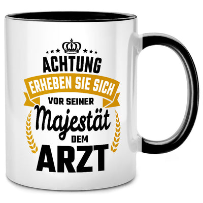 Achtung, erheben Sie sich vor Seiner Majestät dem Arzt - lustige Tasse mit Spruch als Geschenk für Arzt oder Ärztin