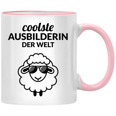 Coolste Ausbilderin der Welt, lustige Tasse mit Spruch und Schaf als Geschenk für eine coole Ausbilderin