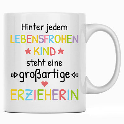Hinter jedem lebensfrohen Kind steht eine großartige Erzieherin, lustige Tasse mit Spruch als Erzieherin Geschenk oder Abschiedsgeschenk für Erzieherinnen